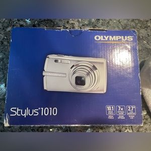 Olympus Stylus 1010 Camera